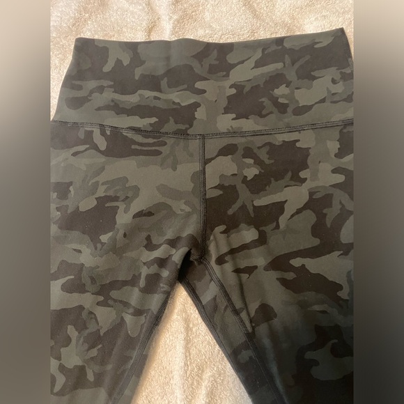 lululemon Align Pant II 25" in Incognito  multi gator green. Size 8. - Picture 1 of 7